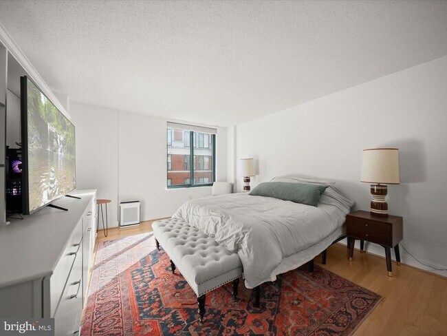 Building Photo - 1205 N Garfield St