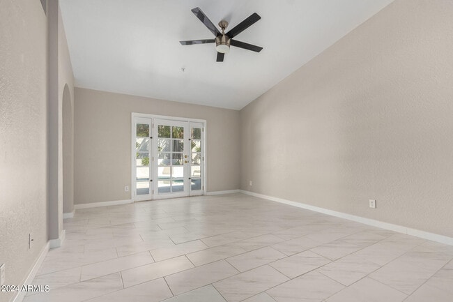 Building Photo - 9138 E Davenport Dr