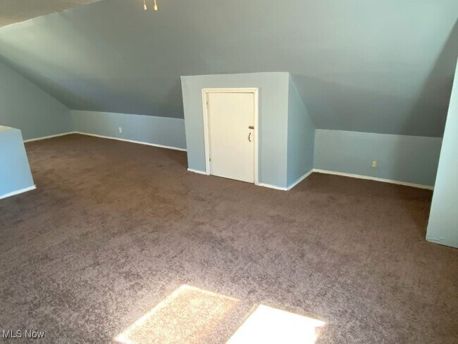 Building Photo - 21417 Gardenview Dr