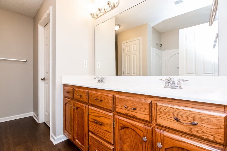 Building Photo - 7366 Pecan Meadow Dr E