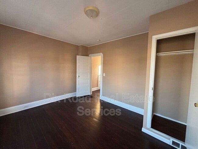 Building Photo - 8 S 1st St