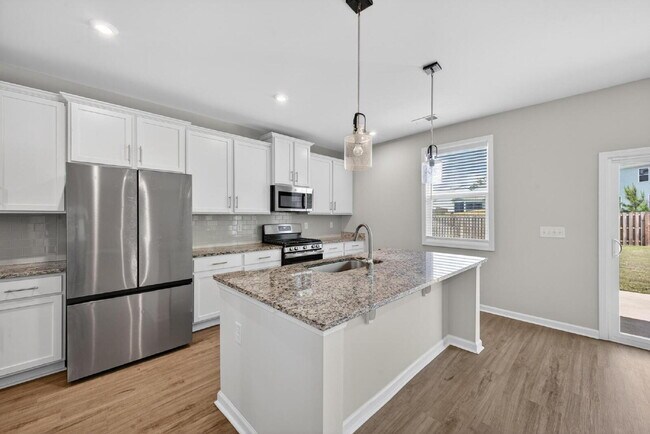 Building Photo - Like-New Harlem Home!