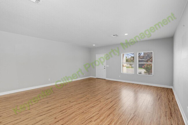 Building Photo - 5 bed / 2.5 bath Home in the San Tan Heigh...