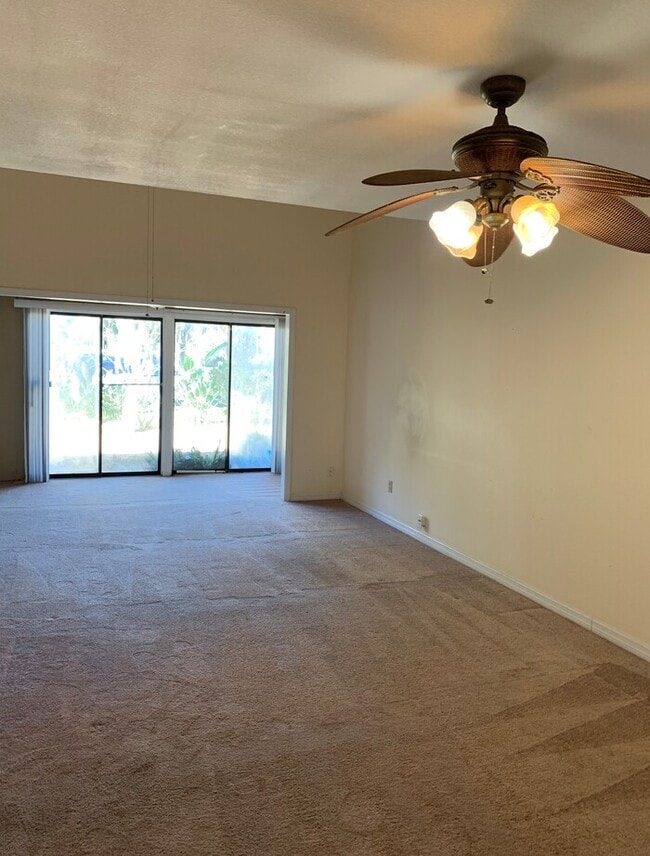 Building Photo - Charming 2 bedroom 2 bath Townhome