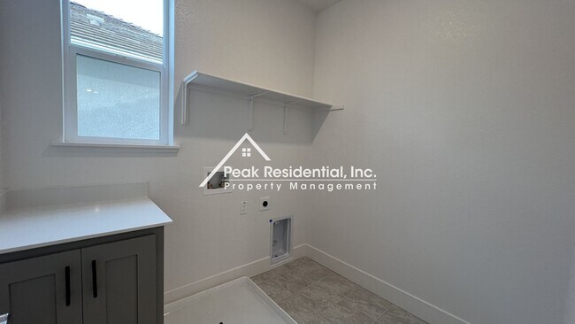 Building Photo - Newer Elk Grove 4bd/3.5ba Home near Big Horn & Poppyridge Rd