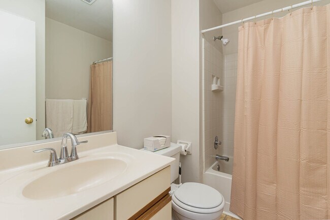Building Photo - 1611 Ocean Bay Dr