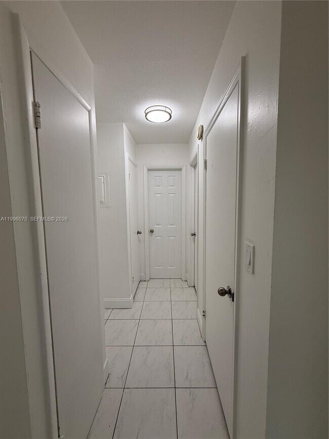 Building Photo - 6071 SW 33rd St