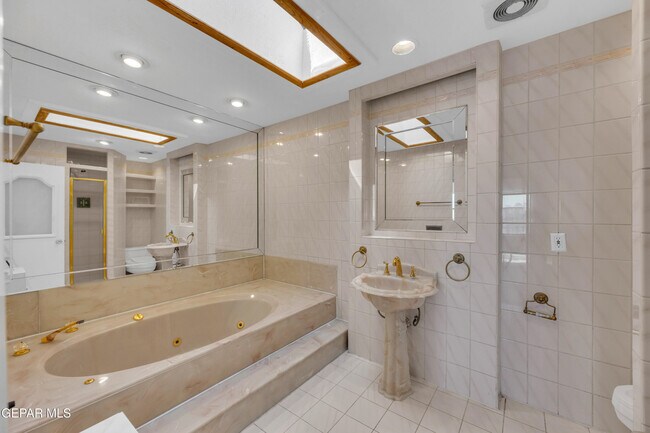 Building Photo - 2153 Trawood Dr