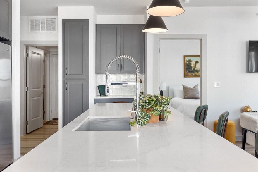 Building Photo - 1301 Leah Ave