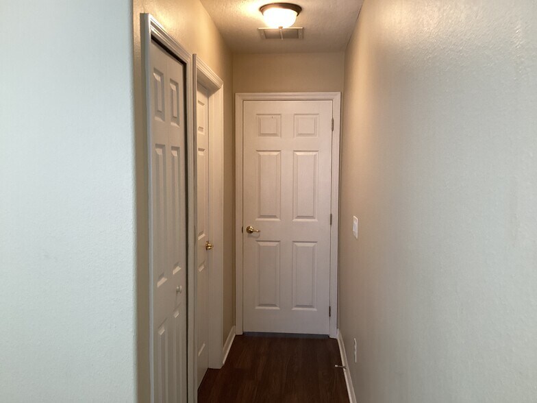 Building Photo - 1419 Hunterman Ln