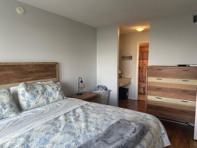 Building Photo - 1009 N Ocean Blvd