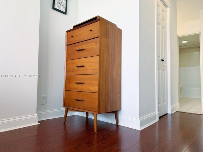 Building Photo - 2101 S Ocean Dr