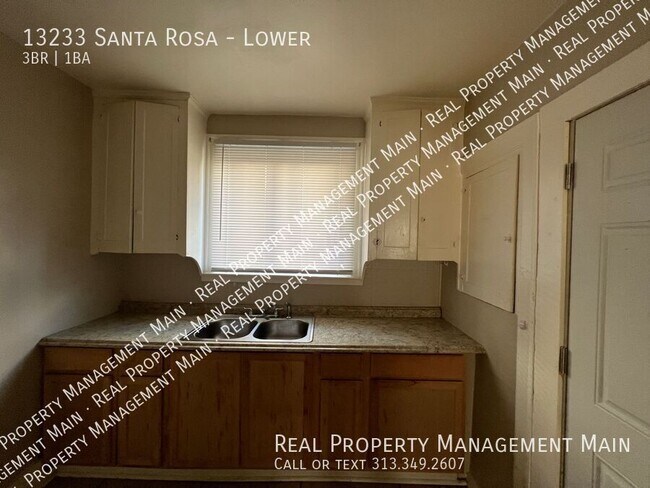 Building Photo - 13233 Santa Rosa Dr