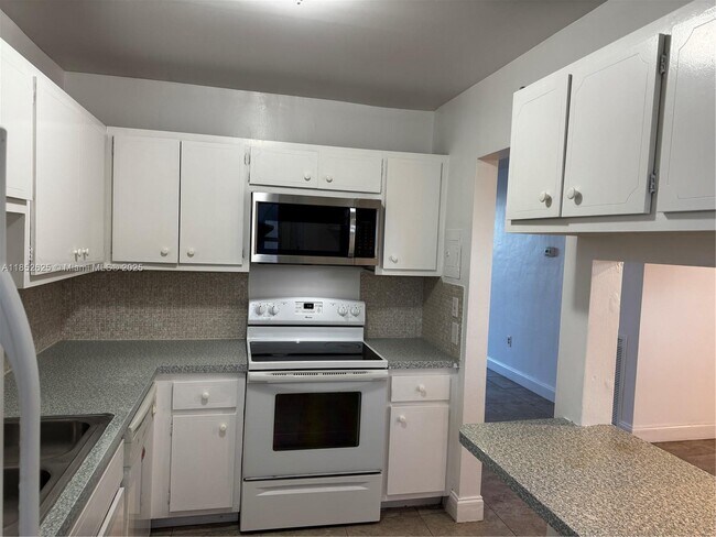 Building Photo - 1475 NE 125th Terrace