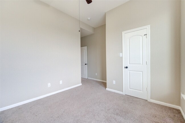 Building Photo - 12130 La Strada St