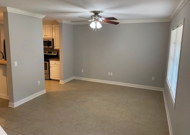 Building Photo - 3 BD/2.5 BA