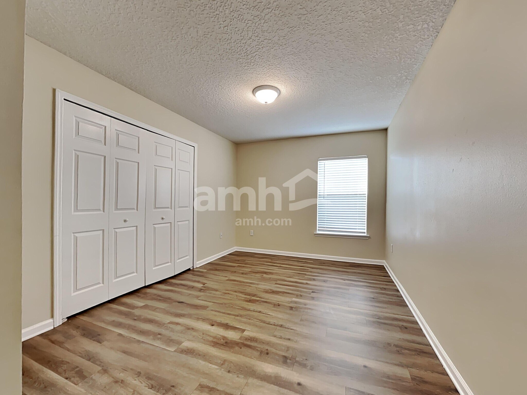 Building Photo - 11501 Brian Lakes Dr N