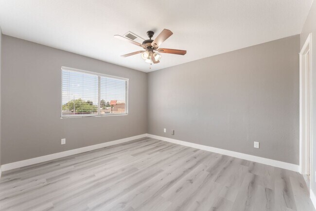 Building Photo - 5689 E Lake Mead Blvd