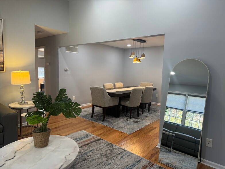 Building Photo - 50 Falls Bridge Dr