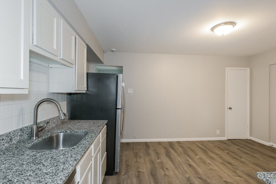 Building Photo - 6606 Boles Ave