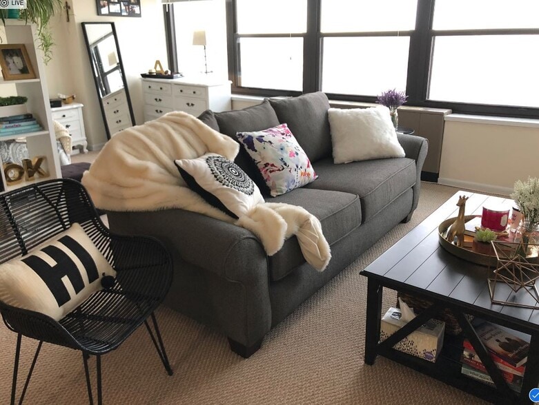 Building Photo - 1560 N Sandburg Ter