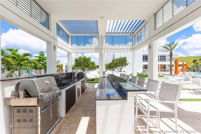 Building Photo - 6611 NW 105th Pl