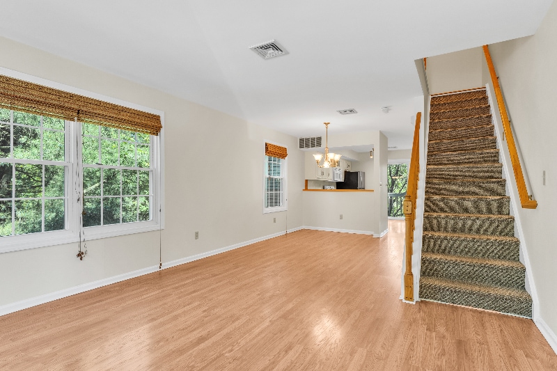 Building Photo - 62 Manorwood Dr