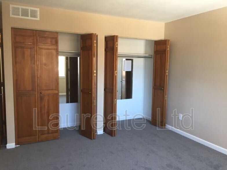 Building Photo - 2072 S Oakland St