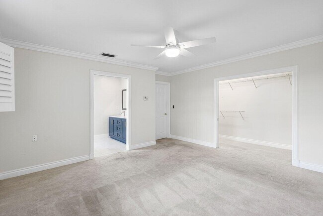 Building Photo - 222 Fairway W