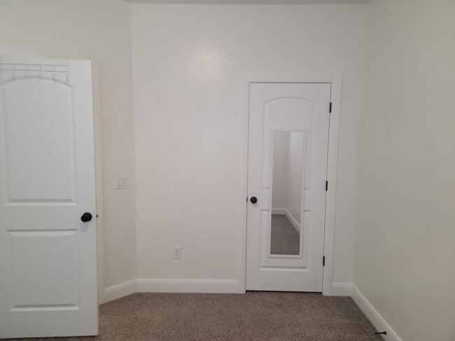 Building Photo - 4 Bedroom St. George Home with Bonus Room....