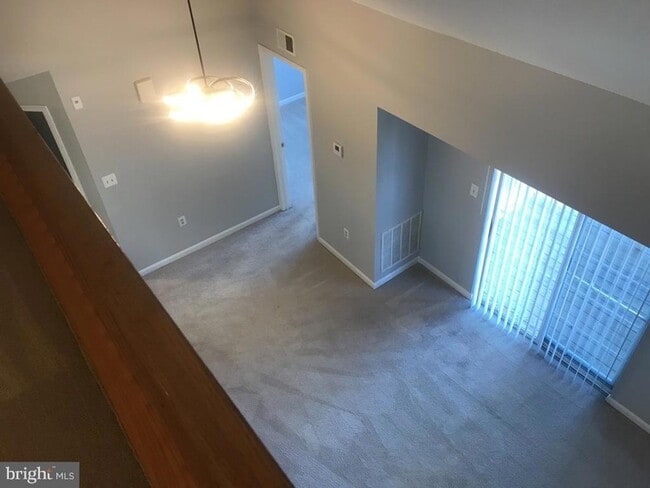 Building Photo - 9808 Lake Point Ct