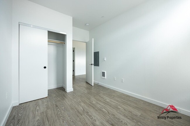 Building Photo - 4647 SE 40th Ave