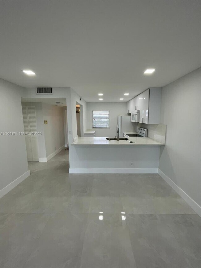 Building Photo - 9460 Tangerine Pl