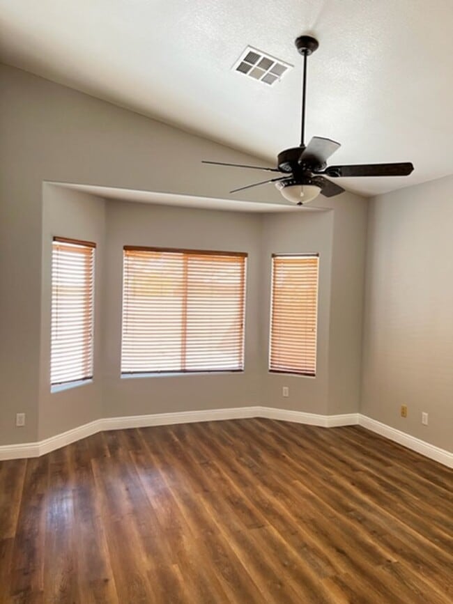 Building Photo - Beautiful 1 Story house located in the Northwest