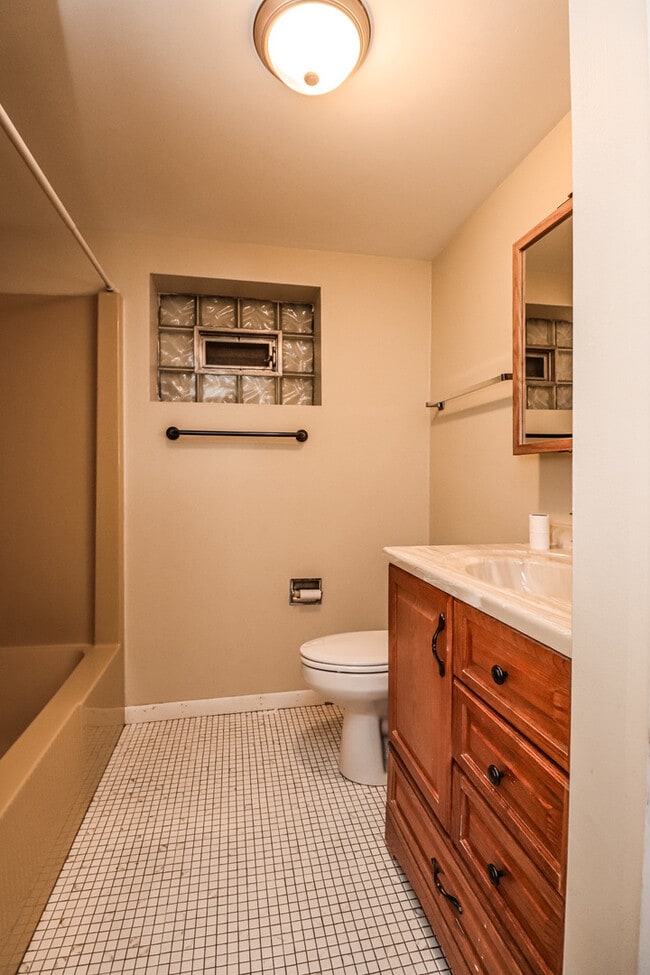 Building Photo - 500 Westwood Ave