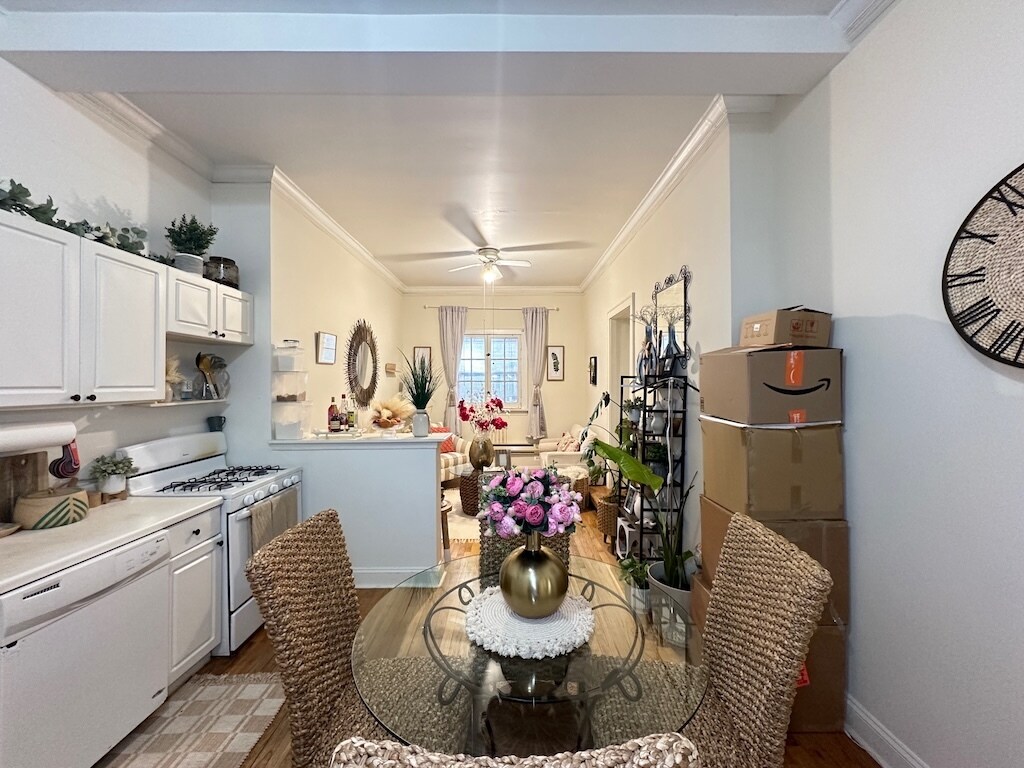 Building Photo - 918 Green Bay Rd