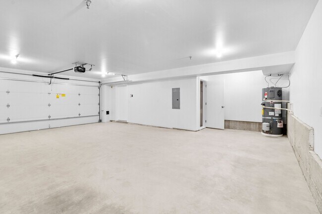 Building Photo - 5728 Sterling Ave