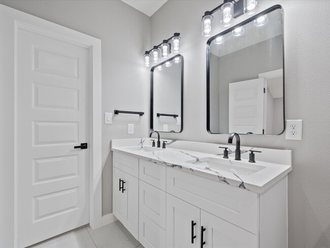 Building Photo - 9114 Everglade Dr