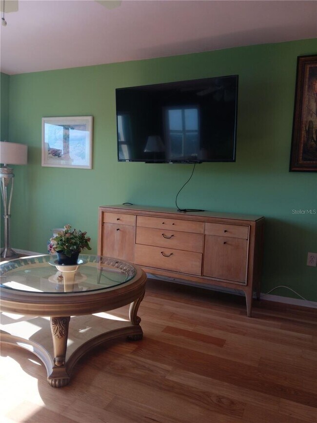 Building Photo - 4775 Cove Cir