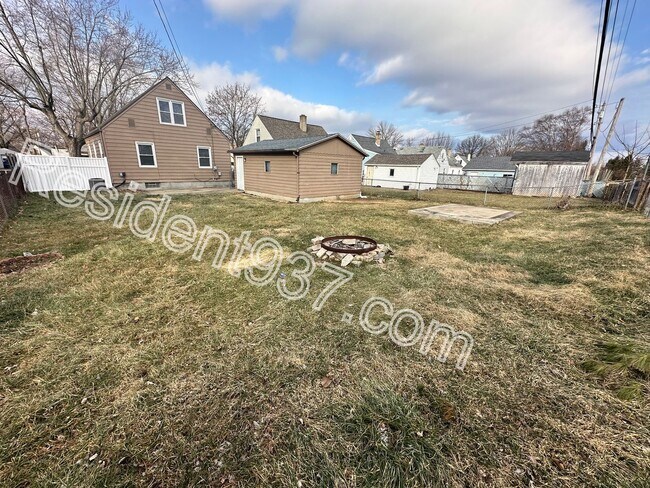 Building Photo - 3 Bed 1 Bath Home