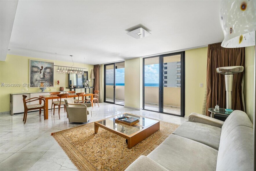 Building Photo - 1623 Collins Ave