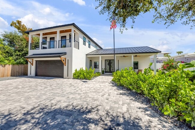 Building Photo - 1707 N Peninsula Ave