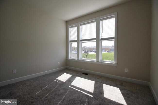 Building Photo - 14911 River Walk Way