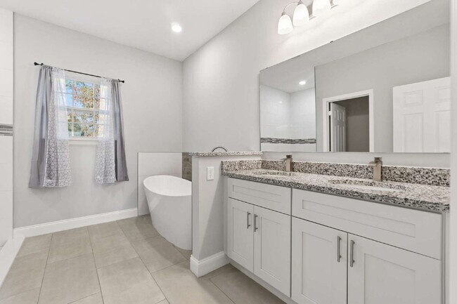 Building Photo - Nearly New 4BR Home Available Now in SW Ocala