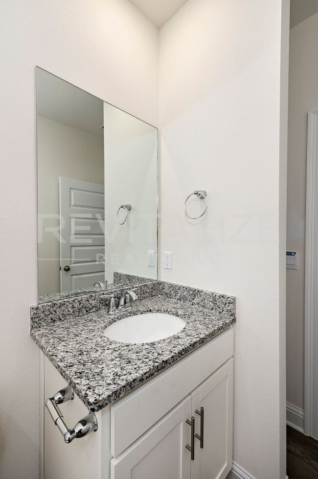 Building Photo - 13330 Shea Cir