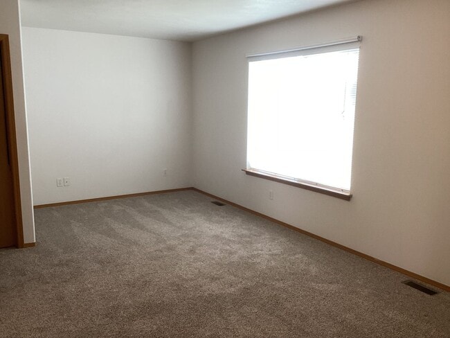 Building Photo - 1102 S Aspen Pl