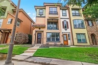 Building Photo - 627 Senda
