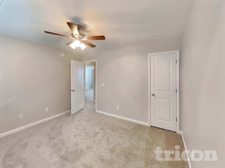 Building Photo - 113 Driftwood Ave