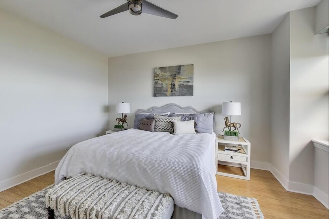 Building Photo - 330 S Michigan Ave