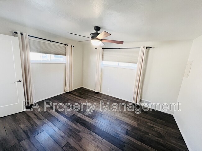 Building Photo - 1208 Alcazar St NE